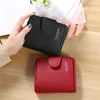 2023 NOUVELLE FEMMES PALLETLES LUXE MARQUE RED NOIR SMALLE MINI MINI CONORS POUR CARDE HASP DADE WALLET ZIPPER FEMME CUIR FEMME BUCLE 84FK #