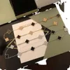 10 Diamond Clover Brand Fashion Cleef Högkvalitativ gulddesignerhalsband med låda för kvinnors smycken