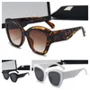 Kvinnors solglasögon 2024 Top Summer Luxury Pilot Solglasögon Herrglasig Senior Eyewear For Women Black Grey Rectangle Gelgasses