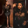 2024 Robes de bal grande taille pour femmes noires robes de soirée élégante illusion manches longues col en V perlé avant fendu robe de fête d'anniversaire deuxième robes de réception AM564