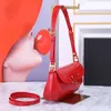 Hochwertiges Patentleder -Unterarm -Tasche 1BD345 Umhängetasche Designer -Tasche Großer roter Dreieckstasche Crossbody -Handtasche mit gebogenem Design Luxuslederhandtasche Handtasche Geldbörse