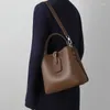 Женская сумка-ведро из натуральной кожи, модная тенденция 2024 года, высококачественная сумка через плечо большой вместительности, универсальная сумка через плечо в западном стиле