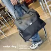 Omuz çantaları Avrupa / Amerikan Moda Deri dikiş ve büyük kapasiteli tek el çantası iş tote çanta trendi
