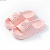 Scarpe per la casa Nuova cartone animato Coppia estiva estiva Slide morbide non slip sandali di comfort uomini uomini da donna Slifori casual Ladies Flip Flip di casa VTNV Y240409