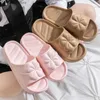 Heimschuhe Neue Sommerpaar Pantoffeln Nicht-Schlupf-Weichrutschen Geiste Komfort Sandalen Männer Frauen Freizeitschuhe Damen Home Home Indoor Flip Flops Y240401