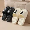 hemskor sommar nya tofflor för män kvinnor eva trend tecknad sandaler tjocka sulor icke-halk badrum toffel casual inomhus utomhus par y240401