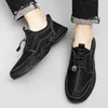 Buty zwykłe mężczyźni wodoodporne skórzane trampki Spring Autumn Retro Platforme Klinowania duże trenery Chaussures pour homme