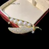 Broszki naturalne perły płaszcz śniegu dama corsage retro kolorowa broszka motylowa elegancka atmosfera ginkgo liść pinowy