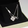 Collier de trèfle de marque de mode bijoux de luxe collier de charme classique femmes collier de créateur de haute qualité collier en or 18 carats femmes cadeau de vacances Saint Valentin