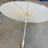 Dekorative Figuren, weißer Papier-Sonnenschirm für Hochzeitsdekoration, chinesischer und japanischer Regenschirm, zufällige Farbe, Griffstil, Durchmesser 84 cm, 20 Stück