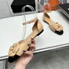 Designer de haute qualité sandales féminines en cuir de mode d'été sexy chaussures en cuir breveté pantoufles confortables Boîte à sangle en cuir pour femmes