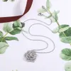 Collier pour femme avec roses incrustées de diamants de style européen et américain, mettant en valeur votre goût unique.