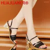 Klänningskor 2024 Guldkvinnor tofflor Sliver Summer Party High Heels Low Block Square Middle Heel Fashion Female Sandals