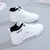 Womens Fashion High-top andningsbara sneakers Trend White Flat Casual Sports Designer Rinnande skor för kvinnan Tennis Ladies 240321