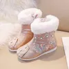 Сапоги, коллекция 2024 года, элегантная детская зимняя обувь с вышивкой жемчугом в китайском стиле, детская модная короткая повседневная обувь на платформе, милая хлопковая обувь