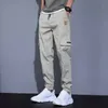 Mężczyzn Miękki materiał Multi Pockets Sprężyste Talia Sprężyna Lato Spodnie ładunkowe odporne na zużycie spodni joggera proste ubrania 240329