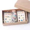 Figurine decorative con campioni di pietre preziose naturali lucidate, scatola di cristallo e set di bottiglie di vetro con ghiaia