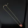 Brand Originalité Version élevée Collier Van Ladybug Electroplated 18K Rose Gold Red Jade Médaille Four Leaf Grass Collar Chain Femelle Jewelry
