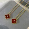 Designer V Golden Van Four Leaf Grass Single Diamond Necklace Womens Red Agate White Fritillaria Classic Pendant 18 Rose K Gold Lock Bone Chain