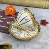Tazze Piattini Set tazze da caffè Ceramica Porcellana Tè Compleanno Regalo di lusso Bone China Decorazione di nozze Articoli per bevande Taza