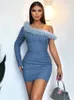 Robes décontractées Habbris Automne Mode Bleu Denim Booty Mini Robe Sexy Clubwear Tenue Pour Femmes 2024 Plumes À Une Épaule Patchwork Court