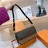 Cüzdan On Zincir Sarmaşık Kadın Çantalar Tasarımcılar Torbalar Omuz Çantası Mini Çantalar Pochette Aksesuarları Crossbody Cüzdan Kadınlar Çevreler Kart Tutucu Messenger Çanta