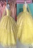 2023 Laço Amarelo Flores Quinceanera Vestidos Com Cap Tule Pérolas Spaghetti Strapless Laceup Vestidos de Baile Vestido Formal Doce 15 165833347