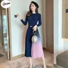 Casual Jurken PULABO Elegant Gebreid Patchwork Gradiënt Roze Geplooide Jurk Dames Lange Mouw Trui Kantoor Eendelig Midi Met Riem Ins