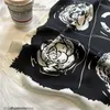 Letras de designer branco preto impressão flor flor imite faixa de seda para feminino de moda longa lenços de maça