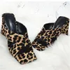 Klänningsskor Leopardtryck för damer Peep Toes Churry High Heels Crossover Bältes Sandaler Slippare Sexig fyrkantig tå Zapatos de Mujer