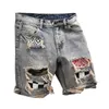 Verão denim shorts masculino personalidade mendigo remendo buraco emagrecimento etiqueta de moda versátil versão coreana na moda 240327