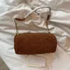 Sac cylindrique classique en cuir suédé, sac de styliste, pochette de luxe, sac à main élégant pour femme, sac à bandoulière, sac de fête pour femme, détails du matériel parfait