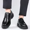 Sapatos de vestido outono estilo de cabelo masculino meninos estilo britânico retro grande cabeça de couro negócio formal desgaste terno casual y