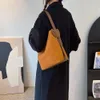 Designer di moda di lusso Tote Borse Autunno e inverno Borsa grande smerigliata per le donne 2023 Nuova borsa a secchiello per l'acqua alla moda con elefante Borsa a tracolla con trama versatile Borsa a tracolla