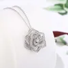 Collier pour femme avec roses incrustées de diamants de style européen et américain, mettant en valeur votre goût unique.