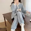 Vêtements à domicile Coral Velvet Pyjamas pour les femmes en automne et en hiver épaissis de pyjama en flanelle en peluche