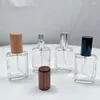 Depolama Şişeleri 15ml Mini Parfüm Yeniden doldurulabilir şişe Vidalı Boyun Gümüş Pompa Ahşap Kapak Boş Düz Squaer Şeffaf Cam Atomizer Sprey