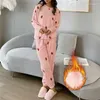 Kvinnors sömnkläder Autumn Winter Women Velvet Pyjama Set Loose Pullover and Elastic Midje Pants Home Casual Fleece Set