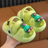 Casa sapatos verão crianças chinelos dos desenhos animados bonito pequeno urso praia sandália para meninos meninas flip flops sola macia antiderrapante casa crianças sapatos y240401