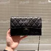 19 CM Cadena de solapa de lujo Cartera de diseñador para mujer Caviar / Piel de cordero Matelasse Bolsa para las axilas Hardware dorado Tendencia Monedero Empuje Bolso Evento Embrague Pochette Fanny Pack