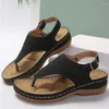 Chaussures décontractées d'été femmes sandales appartements pantoufles en cuir Pu tongs boucle de ceinture femme Rome mode diapositives plate-forme