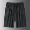 Shorts de grife estão vendendo bem.Shorts masculino verão tendência gelo seda secagem rápida elástica fina capris grandes calças de praia