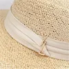Chapeau de paille de styliste d'été pour hommes et femmes, chapeau de plage unisexe, tresse d'herbe, Protection solaire, seau plat à la mode