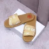 Designer Sandaler Luxury Women's Clogs Mule Flat Sandals Slide Letter tofflor tofflor Kvinnors rosa tofflor Summer Beach Platform Canvas HerringBone Shoes 2024