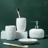 Set di accessori per il bagno Design in rilievo per il bagno in ceramica Accessori per la toilette Spazzolino da denti Tazza per lozione Bottiglia per sapone Portasapone Fornitura per la casa