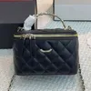 Classic Mini Designer Crossbodybodb Box Tote Tote Fashion Gentine Leather Pearl Handle Clutch Appeur Luxury Diamond Pattern Numéro de série Mandée Black Hands