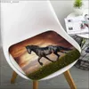 Coussin / oreiller décoratif Running Horses Cushion tapis de chaise européenne Mat à padis doux Coussin pour salle à manger du bureau à domicile du bureau intérieur décor tatami y240401