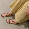 Sandali fedonas estate donne concise con tacchi bassi colori misti miscuglio band stretto casual working velo cuoio scarpe di base donna donna