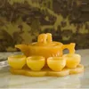 Set di articoli per il tè Teaset di giada del drago giallo naturale Salute Gongfu 1 teiera 4 tazze da tè Cerimonia del tè cinese Jade Stone Teaset