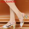 Klänningskor 2024 Guldkvinnor tofflor Sliver Summer Party High Heels Low Block Square Middle Heel Fashion Female Sandals